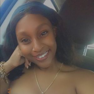 Meet your Posher, Demetria